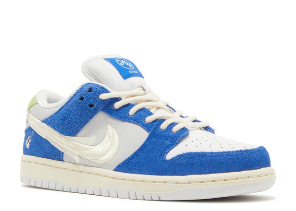 NIKE SB DUNK LOW ‘FLY STREETWEAR GARDENIA’